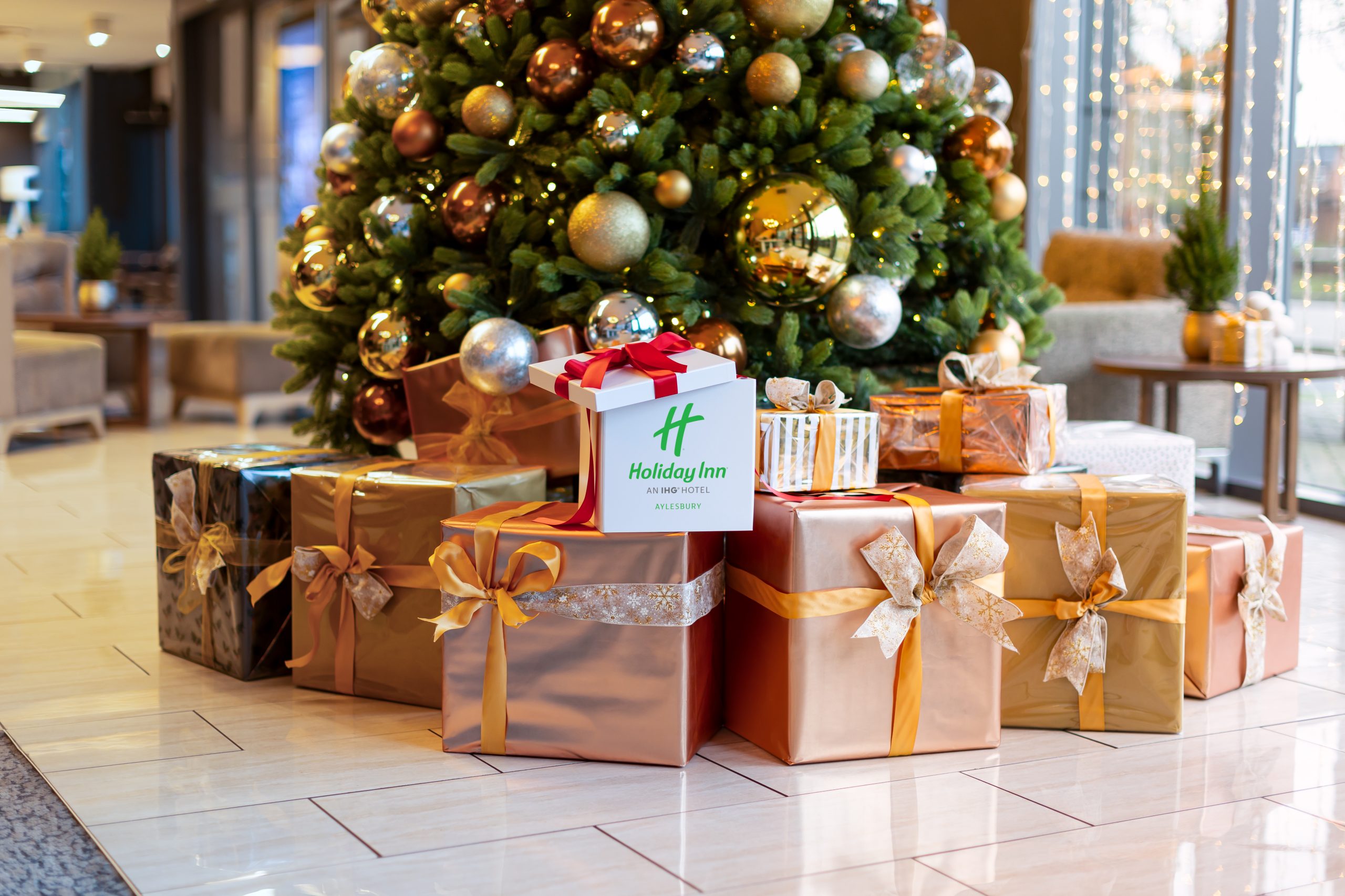 Holiday Inn Aylesbury LET'S DO CHRISTMAS